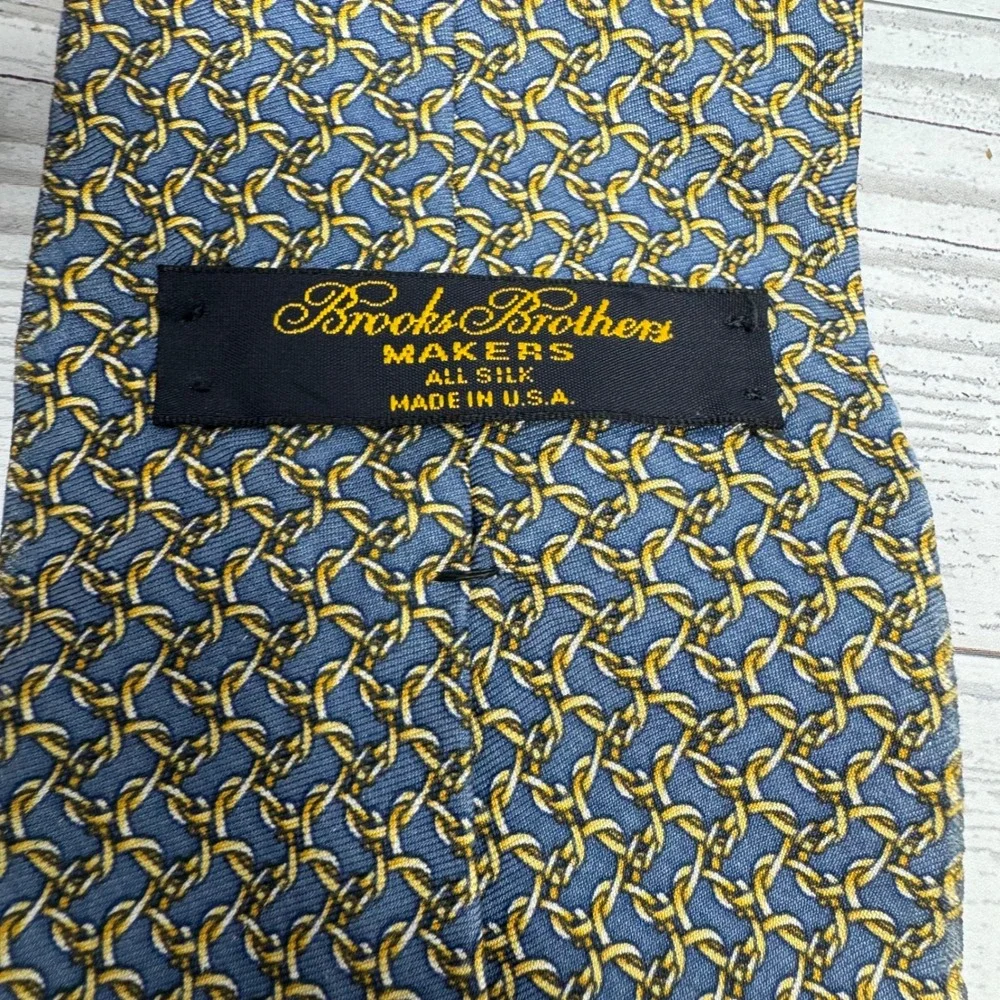 Brooks Brothers Men's Silk Tie Blue Yellow Chain Pattern‎ Made in USA